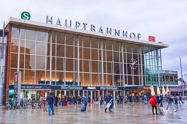 Köln, Almanya - 16 Kasım 2016: Merkez tren istasyonunda CI