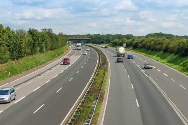 Dussseldorf, Almanya - 21 Ağustos 2017: Bir Alman highw trafik