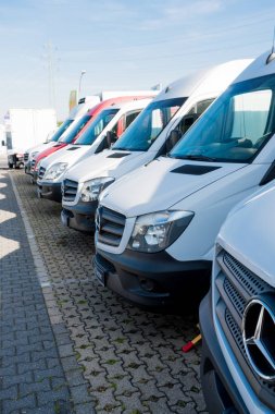 Mönchengladbach, Almanya - 30 Nisan 2017: Mercedes Benz showro