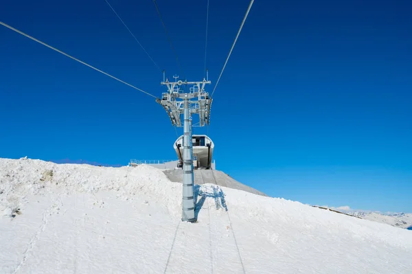 Sotschi Krasnaja Poljana. die Seilbahn auf rosa khutor, Sotschi, — Stockfoto