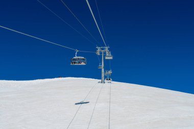 Soçi, Rusya - 05 Mayıs 2017: Ski lift Rosa Khutor Alp Res