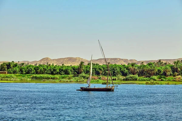 Traditionelles Boot auf dem Nil in Ägypten — Stockfoto