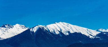 Kafkas Dağları. Kışın kar ile Dağları