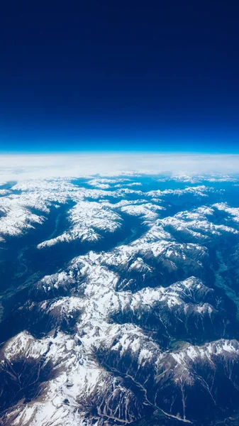 美丽的空中风景景色。山看法从飞机 — 图库照片