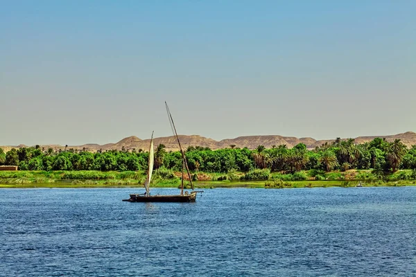 Traditionelles Boot auf dem Nil in Ägypten — Stockfoto