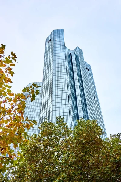 FRANKFURT, GERMANY OKTOBER 23, 2015: Deutsche Bank headquarter b Стокова Картинка