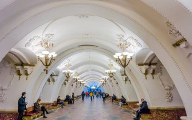Moskova, Rusya - 22 Kasım 2016: Arbatskaya metro istasyonu. Bu