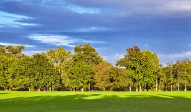 Güzel park sahne. Yeşil Şehir Parkı Panoraması