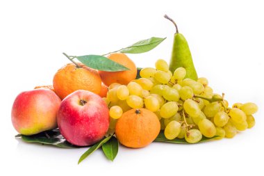 Taze meyve. egzotik meyveler üzerinde beyaz izole