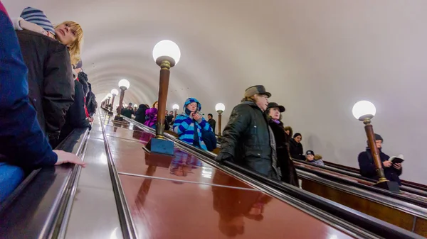 MOSCOW, RUSSIA - NOVEMBER 22, 2016: Arbatskaya metro station. It — Stock Photo, Image