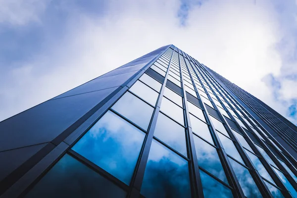 Wolkenkratzer Tiefflug Glasoberfläche — Stockfoto