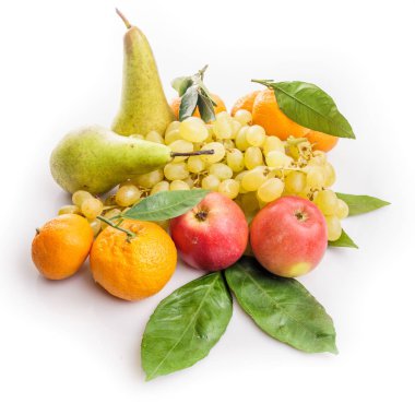 beyaz izole meyve. farklı taze meyve kümesi