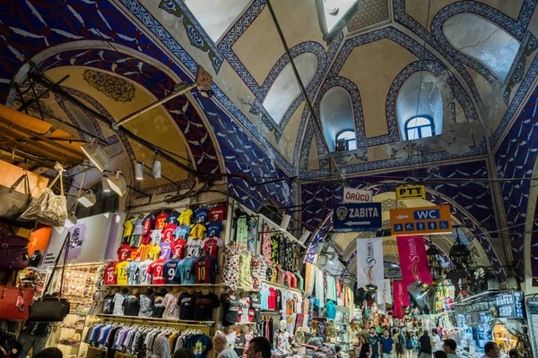 ISTANBUL, TURQUIA - 12 de julho de 2017: Grand Bazar em Istambul, Turke — Fotografia de Stock