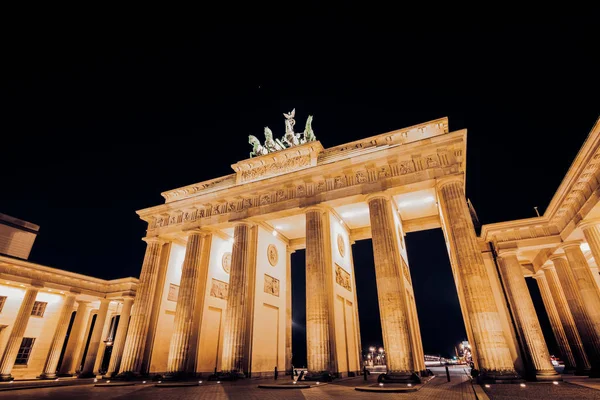 Porta di Brandeburgo a Berlino, Germania, di notte — Foto Stock