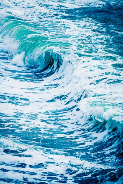 Olas oceánicas rompiendo fondo natural — Foto de Stock