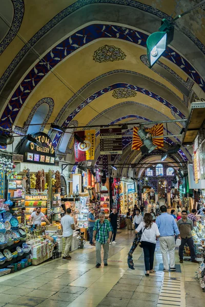 ISTANBUL, TURCHIA - 12 luglio 2017: Gran Bazar a Istanbul, Turco — Foto Stock