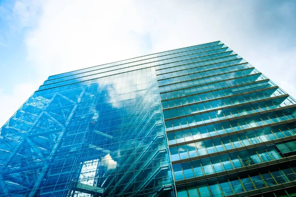 Windows van wolkenkrabber. Zakelijke gebouw. Buitenkant van het gebouw — Stockfoto