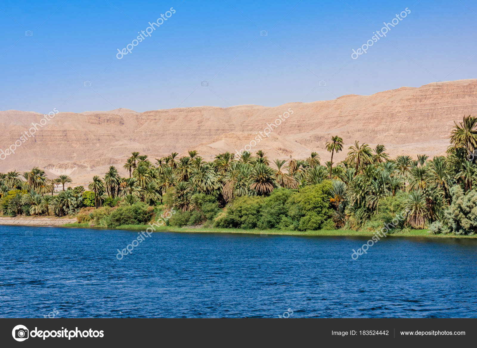 River Nile in Egypt. Life on the River Nile — Stock Photo © ewastudio