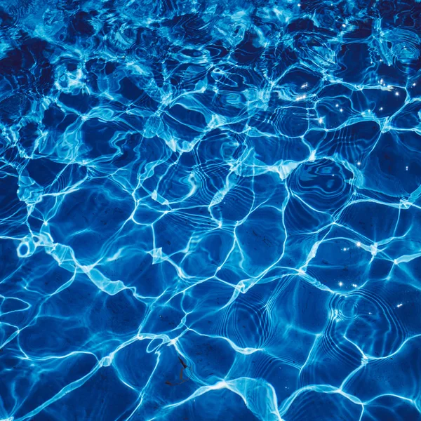 Abstrakt blå vatten i bakgrunden — Stockfoto