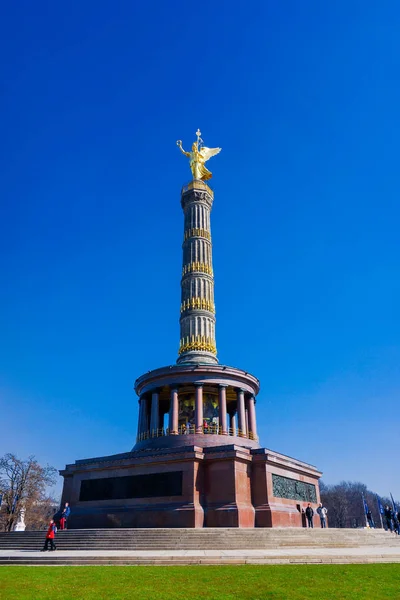 Пам "ятник перемоги (Зігессауеле) у Берліні. — стокове фото