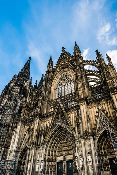 Catedral de Colônia, monumento do catolicismo alemão e arco gótico — Fotografia de Stock