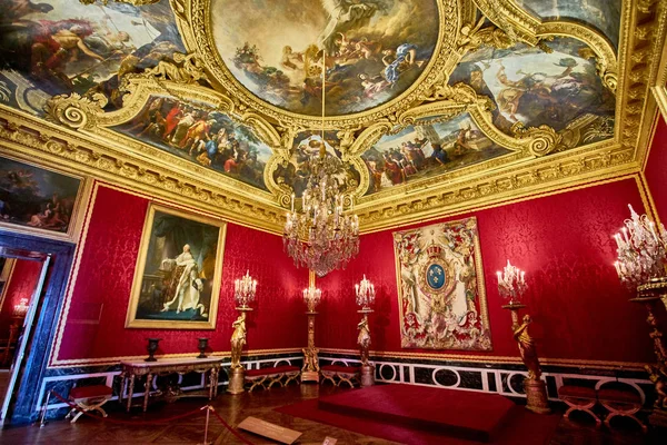 VERSAILES, FRANÇA - FEVEREIRO 14, 2018: Interior do Chateau de V — Fotografia de Stock