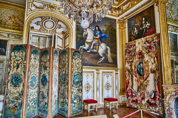 VERSAILES, FRANÇA - FEVEREIRO 14, 2018: Interior do Chateau de V — Fotografia de Stock