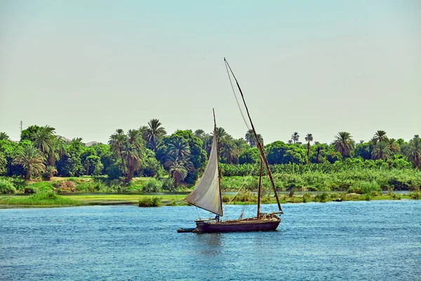 Traditionelles Boot auf dem Nil in Ägypten — Stockfoto