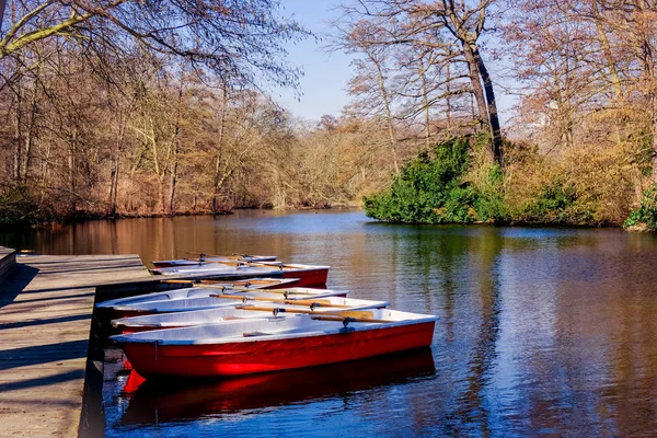 Houten boten. vissersboot — Stockfoto