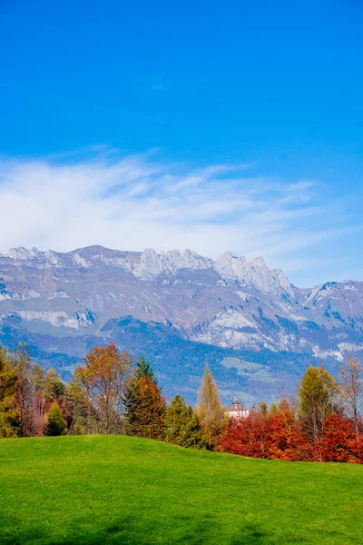 Krásná krajina ve švýcarských Alpách — Stockfoto