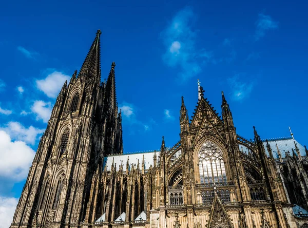 Kölner Dom, Denkmal des deutschen Katholizismus und gotischer Bogen — Stockfoto
