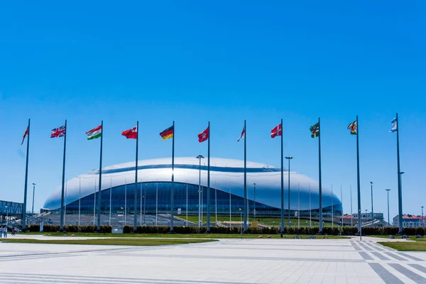 Sochi, Rusia - 16 de mayo de 2016. Parque Olímpico. Banderas de países — Foto de Stock