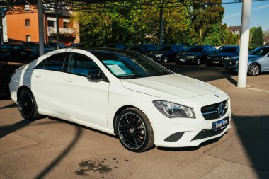 Mönchengladbach, Almanya - 30 Nisan 2017: Mercedes Benz showro