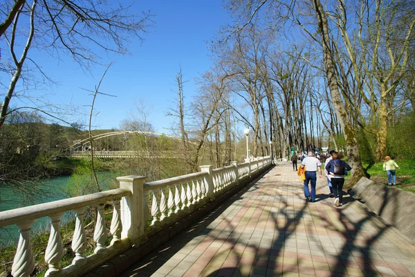 GORYACHIY KLUCH, RUSSIA - APRIL 08, 2018: city park in GORYACHIY — Stock Photo, Image