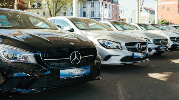 Mönchengladbach, Almanya - 30 Nisan 2017: Mercedes Benz showro