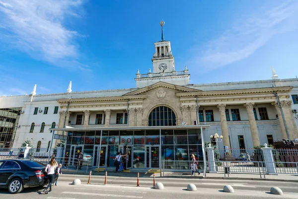 KRASNODAR, RUSIA - 06 de abril de 2018: Estación de tren en Krasnodar —  Fotos de Stock