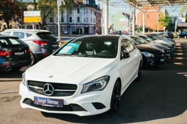 Mönchengladbach, Almanya - 30 Nisan 2017: Mercedes Benz showro