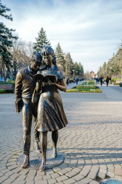 Krasnodar, Rusya - 06 Nisan 2018: anıt Shurik ve Lida içinde 
