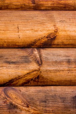 Kütüklerden ahşap duvar