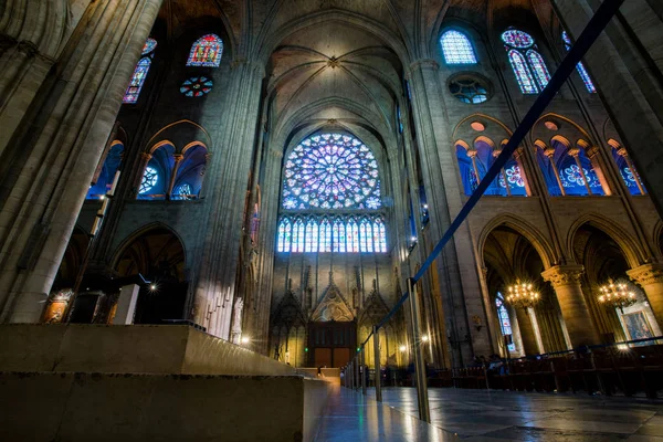 PARÍS, FRANCIA - 15 de febrero de 2018: Interior de Notre Dame —  Fotos de Stock