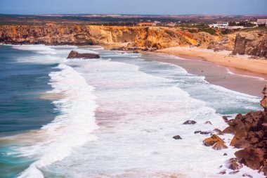 Portekiz sahili, Atlas Okyanusu'na doğru uçurum. Sagres'de çekilen