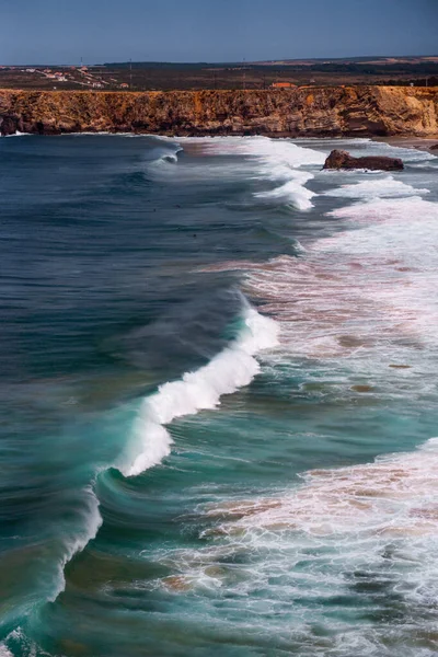 Portekiz 'in güzel kıyısı. Atlantik Okyanusu içine uçurum — Stok fotoğraf