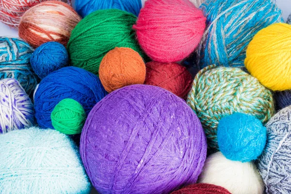 Wool yarn ball. Colorful threads for needlework. Colorful fabric — Stock Photo, Image