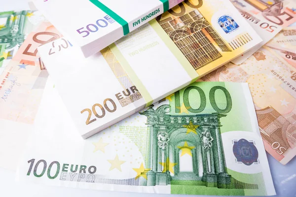 Ceny środków pieniężnych. rachunki za euro. Pieniądze waluty euro — Zdjęcie stockowe