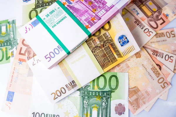 Dinero en euros. Fondo en efectivo en euros. Billetes en euros —  Fotos de Stock