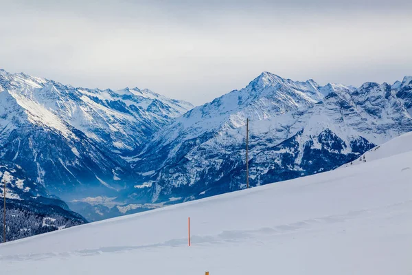 Зима в швейцарских Альпах, Швейцария — стоковое фото