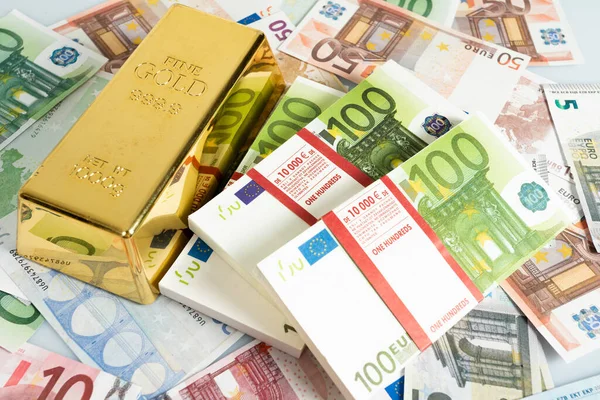 Barras de oro, financiero, concepto de inversión empresarial. Euro Dinero — Foto de Stock