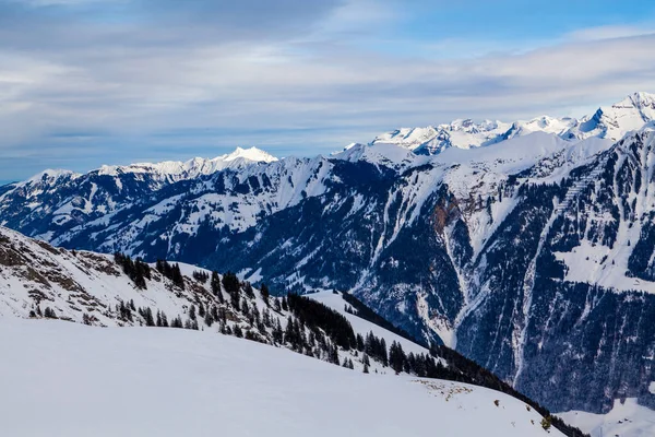 Hermosa vista de la montaña. Montaña nieve — Foto de Stock