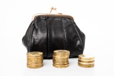 Para dolu cüzdan beyaz arka planda izole