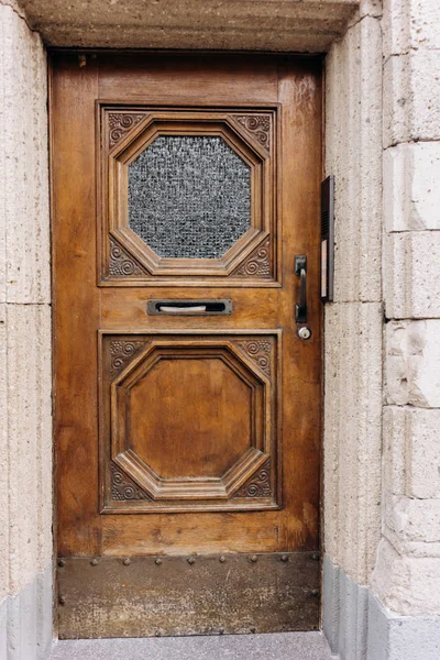 Παλιά ξύλινη πόρτα. Παλιά πόρτα. — Φωτογραφία Αρχείου